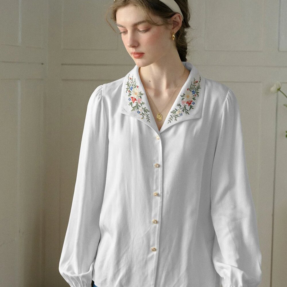 Simple retro floral embroidered collar vintage style blouse w pearly buttons S